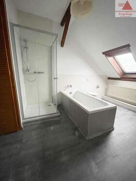 Bad - 5 Zimmer Etagenwohnung in Lauter-Bernsbach OT Oberpfannenstiel