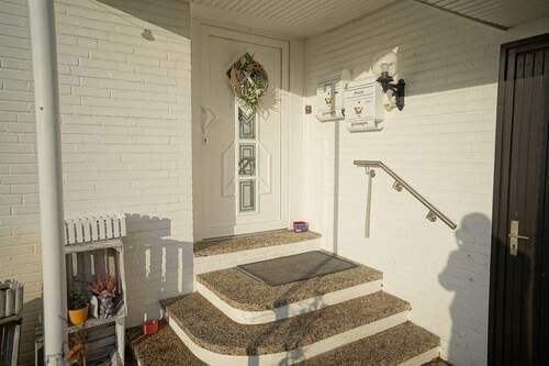 Eingang/Haustür - Mehrfamilienhaus, Wohnhaus mit 360,00 m&sup2; in Hagen im Bremischen zum Kaufen