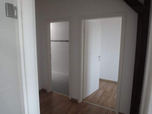 Flur - Etagenwohnung mit 50,00 m&sup2; in Dessau-Roßlau zur Miete