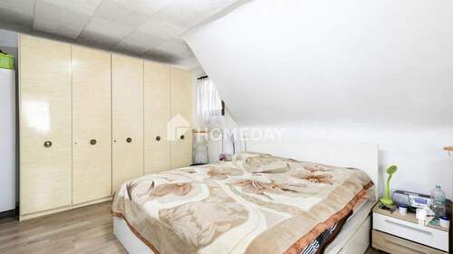 1. OG Schlafzimmer 2 - 