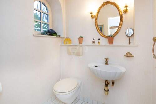 Gäste-WC - Bungalow mit 251,00 m&sup2; in Mörfelden-Walldorf / Walldorf zum Kaufen