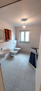 Bad.jpg - Etagenwohnung mit 98,00 m&sup2; in Parkstein zur Miete