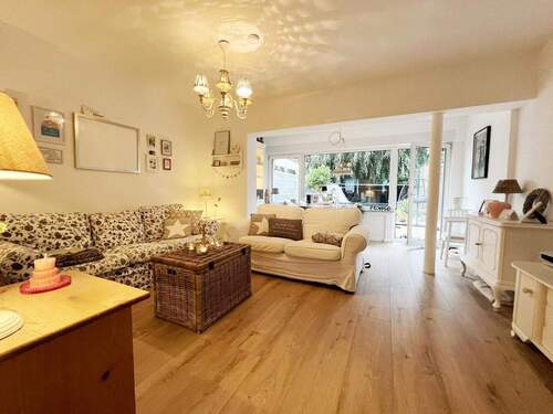 Wohnzimmer - 5 Zimmer Reihenmittelhaus zum Kaufen in Duisburg