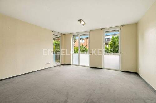 Wohnzimmer mit Balkonzugang - Etagenwohnung mit 69,30 m&sup2; in Norderstedt zum Kaufen