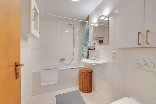 Badezimmer - Etagenwohnung mit 64,40 m&sup2; in München zum Kaufen