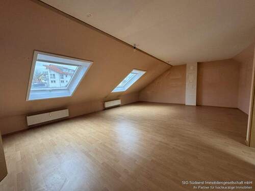 Wohnzimmer - Charmante 3-Zimmer-Dachgeschosswohnung - Ihr neues Zuhause in ruhiger Lage von Bretten - Zentrum