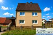 Vorderansicht mit Eingangsbereich - 5 Zimmer Einfamilienhaus zum Kaufen in Mühlhausen