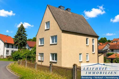 Rück- und Seitenansicht - 5 Zimmer Einfamilienhaus in Mühlhausen