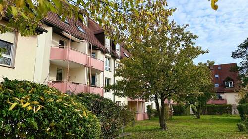Hausansicht - 2 Zimmer Etagenwohnung zum Kaufen in Erlangen