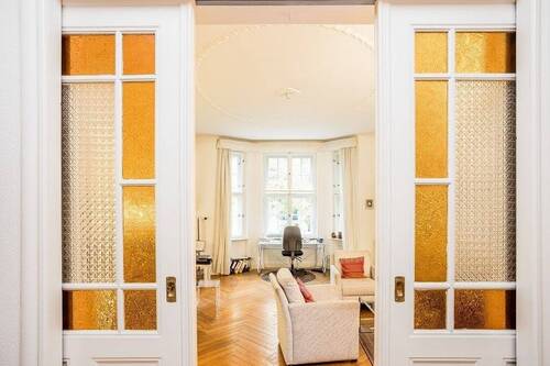 Blick ins Wohnzimmer - 