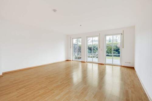 Wohnzimmer - 6 Zimmer Doppelhaushälfte in München