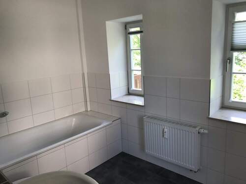 Bad 2 mit Badewanne - 