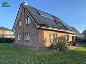 Außenaufnahme - Zukunftssicher wohnen: Hochwertiges Einfamilienhaus mit PV, Solar & Kamin *** 360 ° Rundgang ***