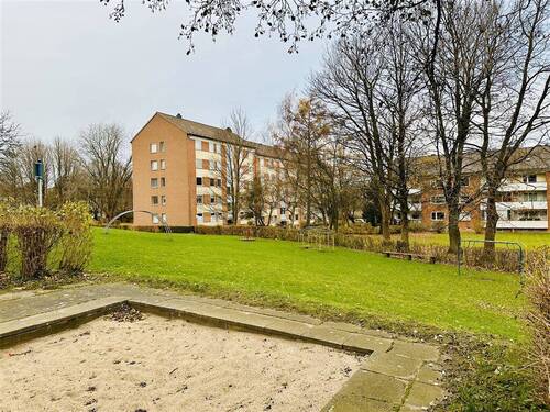 Garten mit Spielplatz - 2 Zimmer Etagenwohnung in Kiel