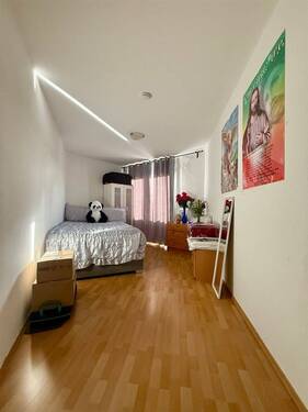 Schlafzimmer mit Balkon - 