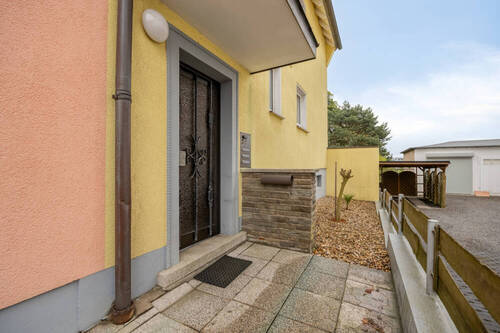 Haustür - 9 Zimmer Mehrfamilienhaus, Wohnhaus zum Kaufen in Solingen