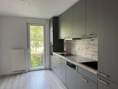 Küche - Moderne 3 Zimmer Wohnung mit Balkon, moderne EBK