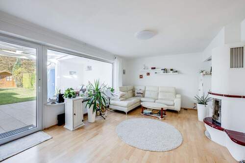 Wohnzimmer - 5 Zimmer Reihenmittelhaus zum Kaufen in München