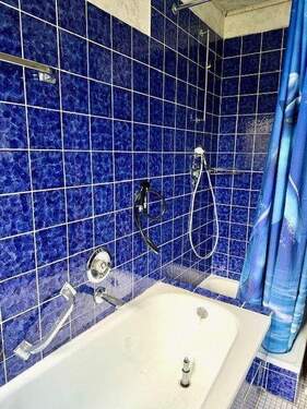 OG Badewanne und Dusche - 
