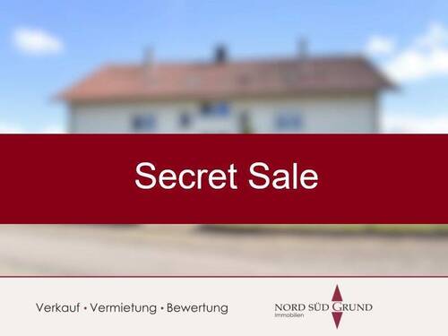 Außenansicht (12)_ Secret Sale_.jpg - Mehrfamilienhaus mit 6 Wohneinheiten. ca. 530 m² Wohnfläche. 900 m² Grundstück. 4 Garagen.