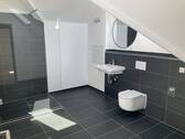 Bild 1 - Frisch renovierte Maisonette mit Balkon, Fahrstuhl und Tiefgaragenstellplatz