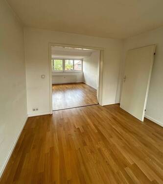 Blick ins zweite Zimmer... - 2 Zimmer Etagenwohnung zum Kaufen in Hamburg