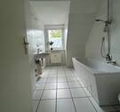 Blick ins Vollbad mit Fenster... - Etagenwohnung mit 42,00 m&sup2; in Hamburg zum Kaufen