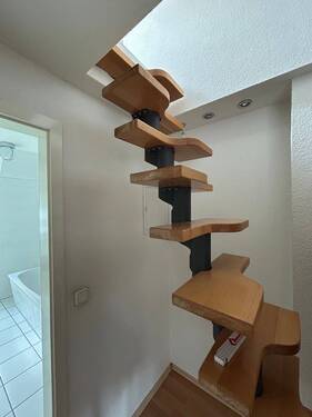 Holztreppe in den Spitzbodenraum... - 