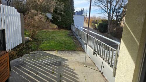 Terrasse mit Blick aus Wohnen - 