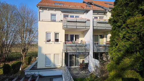 Hausansicht mit Terrasse.jpg - Terrassenwohnung - gemütlich und individuell- Eine Wohnung zum Wohlfühlen