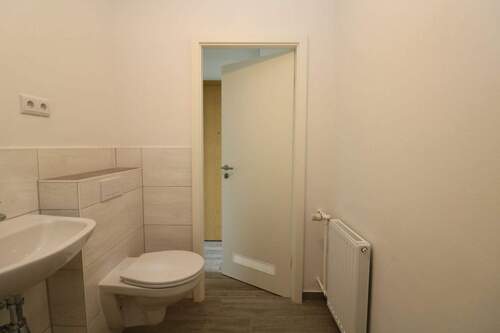 Bad mit Dusche - 2 Zimmer Etagenwohnung zur Miete in Freiberg
