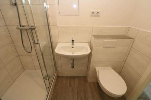 Bad mit Dusche - 2 Zimmer Etagenwohnung in Freiberg