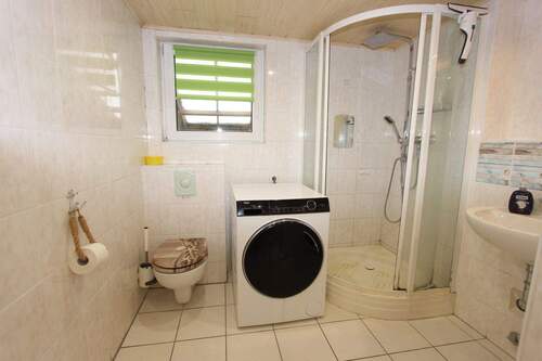 Bad mit Dusche (EG) - 