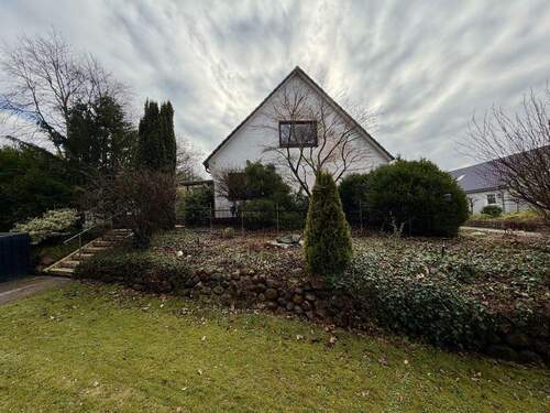 Aussenansicht seitlich - 6 Zimmer Einfamilienhaus zum Kaufen in Nordhastedt