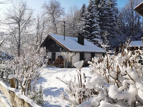 vom Carport aus - 2 Zimmer Einfamilienhaus in Übersee