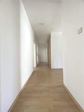 Flur - Etagenwohnung mit 95,50 m² in Singen (Hohentwiel) zur Miete