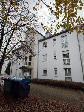 Eingangsseite - +++ Gelegenheit! Praktisches 1-Zi.-Appartement mit Balkon und TG-Stellplatz +++