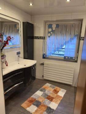 Bad - 5 Zimmer Doppelhaushälfte in Aalen Unterkochen