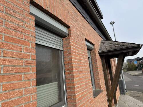 EG - Fenster mit elektrischen Außenrolladen - 