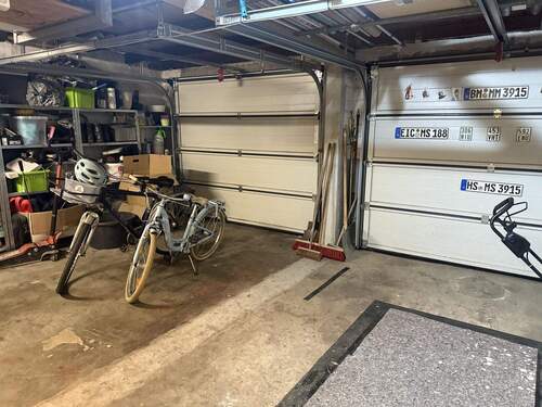 große Doppelgarage mit viel Platz - 