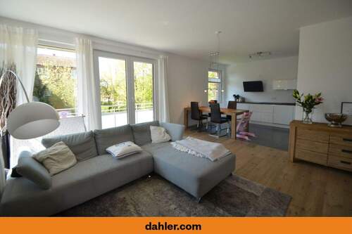 Wohnen/ Essen/ Küche - Wunschlos glücklich! Neuwertige 3-Zimmer-Wohnung mit Einbauküche und Fahrstuhl