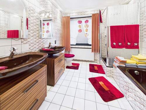 Badezimmer 1/2 - 