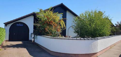 Außenansicht mit Einfahrt - Einfamilienhaus mit 152,00 m&sup2; in Reichertshofen zum Kaufen