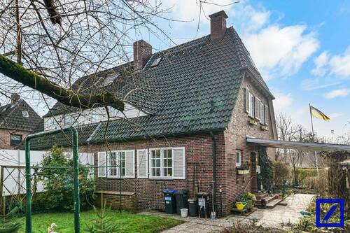 Seitliche Hausansicht - 5 Zimmer Doppelhaushälfte zum Kaufen in Bremen