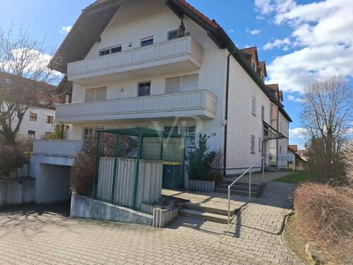 Eingang mit Tiefgarage - 
