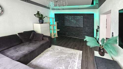 Wohnzimmer - 3 Zimmer Etagenwohnung zum Kaufen in Köln