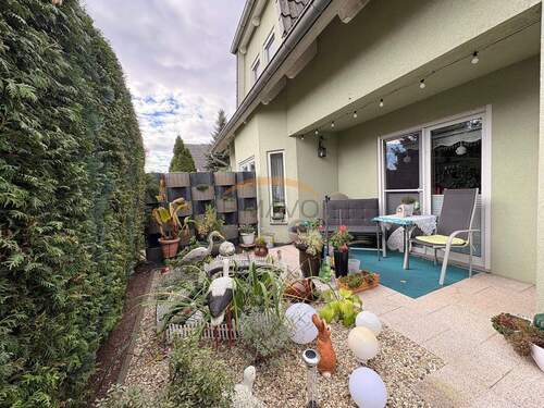 Terrasse mit Teich - 