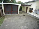 Garage und Hofbereich - 