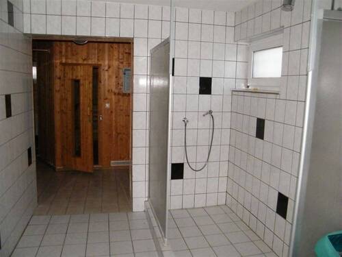 Wohnhaus KG Duschen - 
