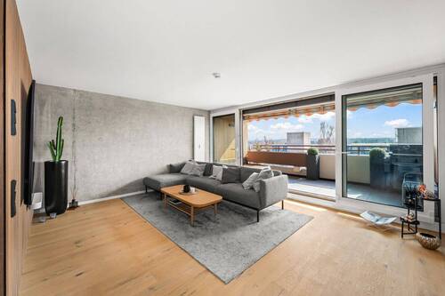 Wohnzimmer - Skyline-Feeling in Nürnberg - Exklusive Traumwohnung mit Swimmingpool und Sauna